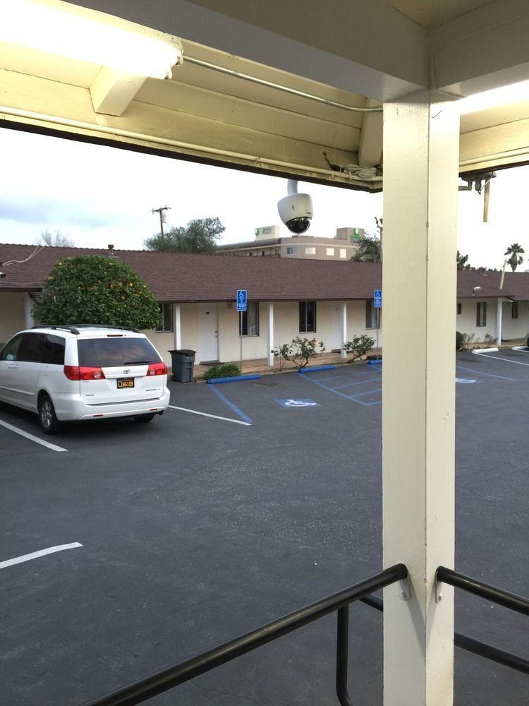 Hi-Way Host Motel Pasadena Buitenkant foto
